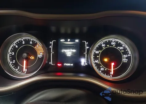 2016 Jeep Cherokee Latitude z USA, uszkodzony, nr VIN 1C4PJMCS5GW282899